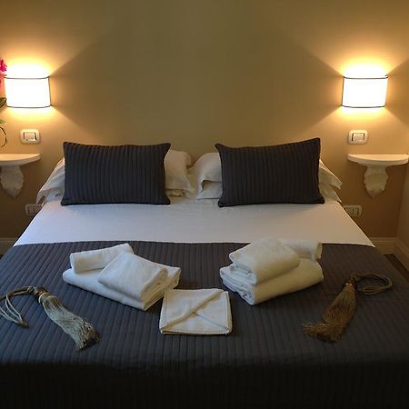Cavour Forum Suites Roma Phòng bức ảnh